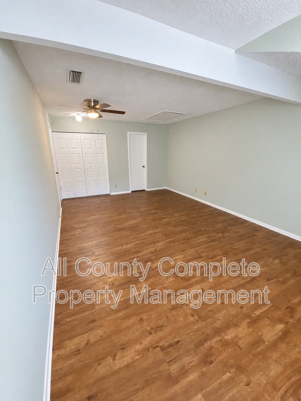 Jacksonville Condo: 6213 Lake Tahoe Dr
