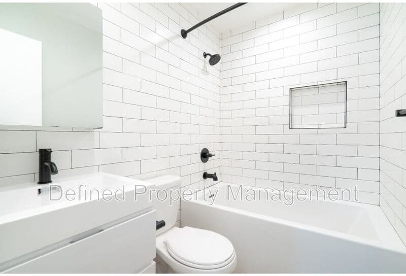 Los Angeles Condo: 5847 Willoughby Avenue