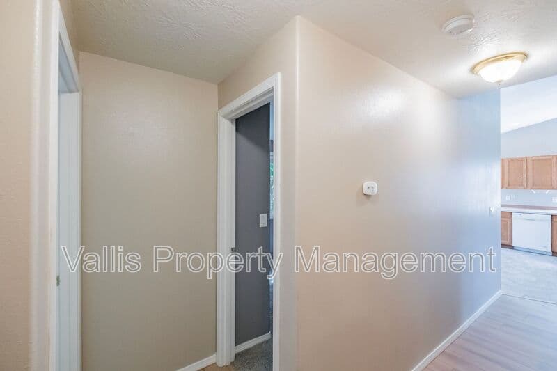 Albany House: 3234 23rd Avenue Southeast