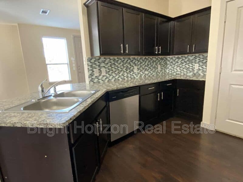 Hurst Condo: 3621 Valley Vista Drive