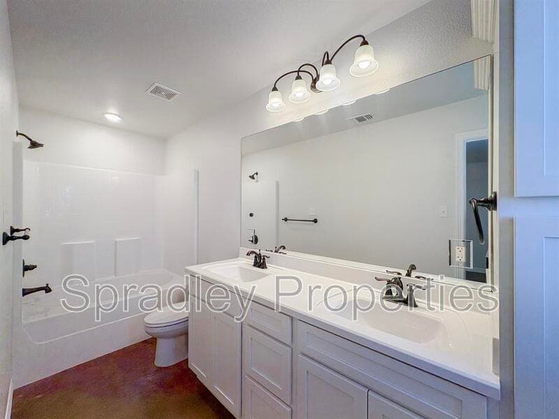 Troy Condo: 206B Sparrow Cove
