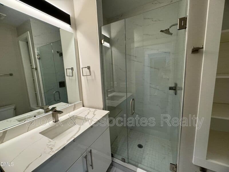 Durham House: 4016 Southpoint Landing