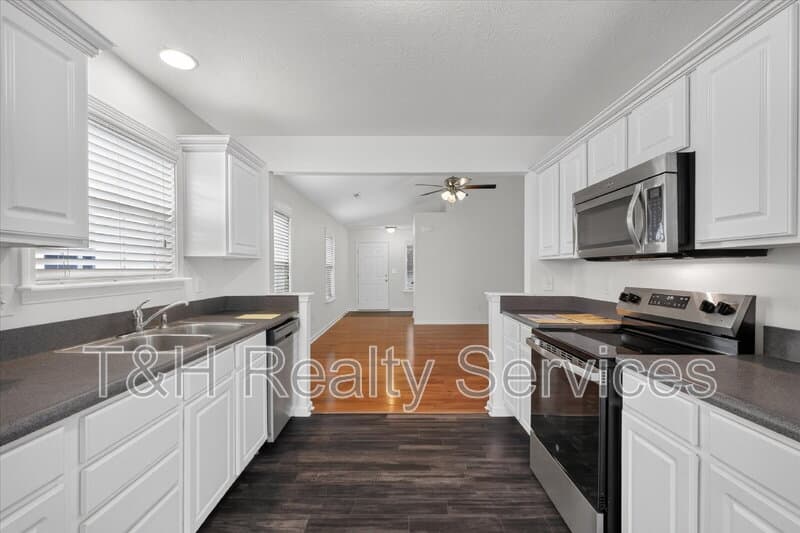 Whitestown House: 5771 White Pine Road