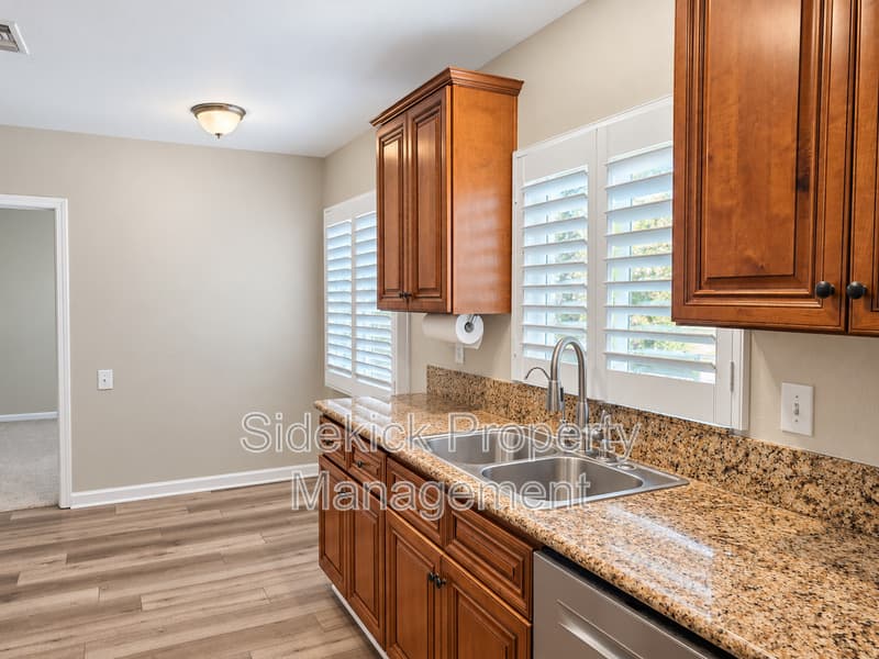 Whittier House: 14520 Close St