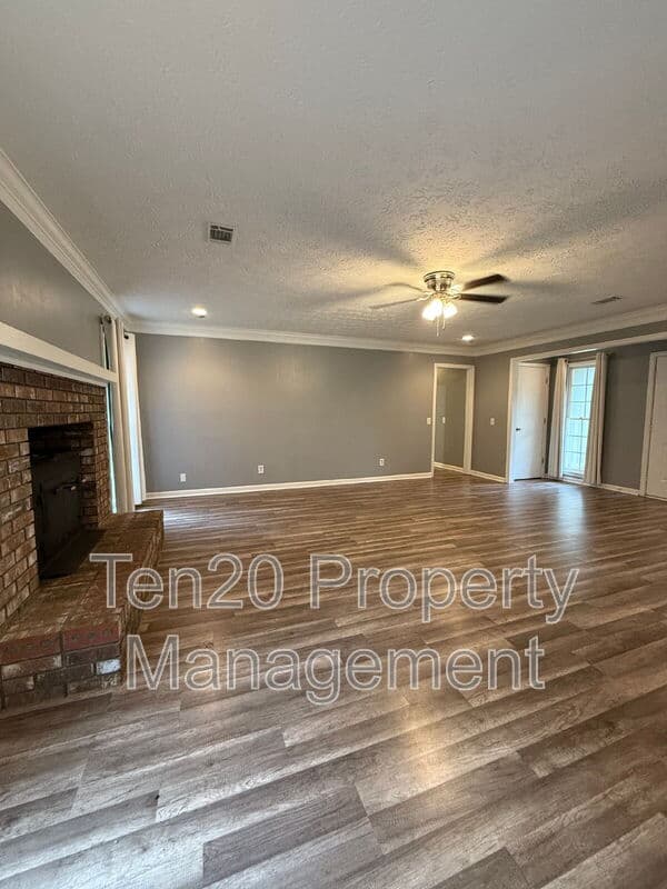 Columbus House: 6118 Abbey Drive