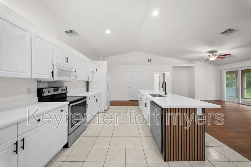 Lehigh Acres House: 2813 34th St W