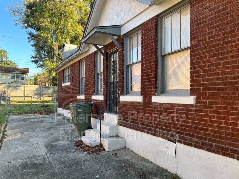 Memphis House: 836 Maury St.