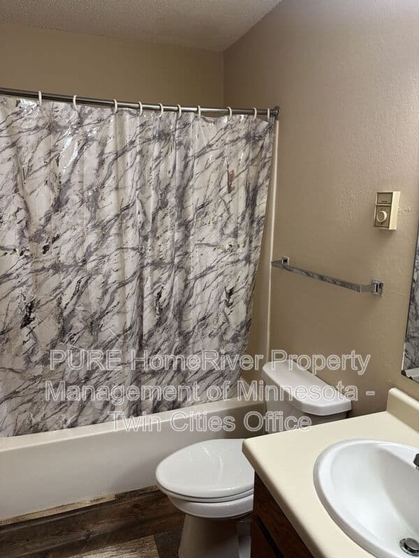 South St Paul Condo: 221 Grand Ave W