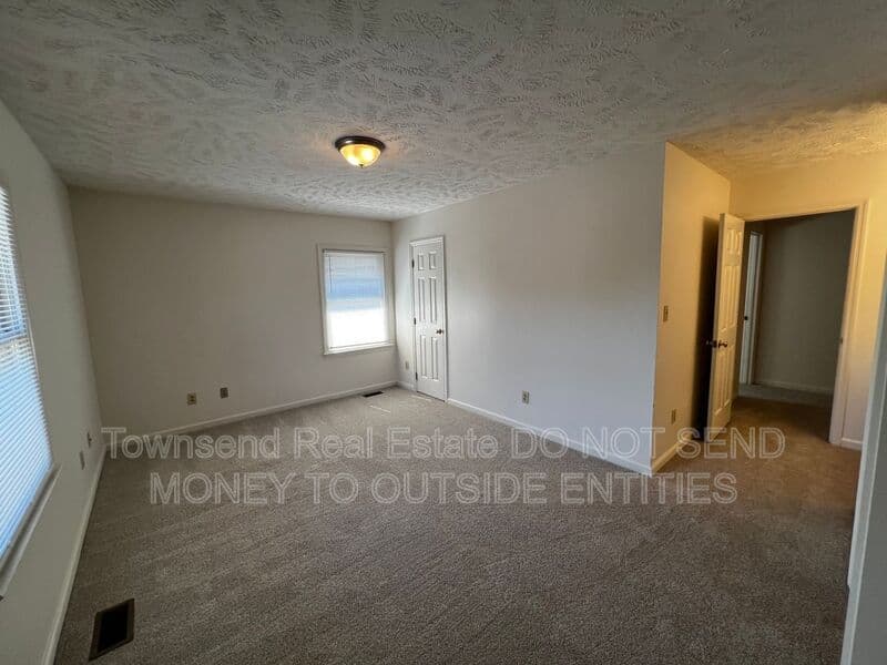 Fayetteville House: 1028-1 Ancestry Dr.