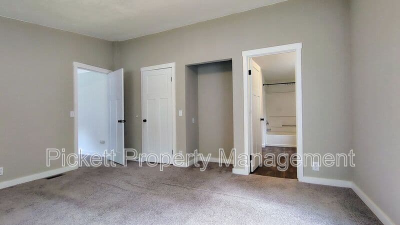 Port Orchard House: 11438 SE Regatta View Ln