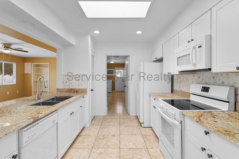 Sun City House: 9425 W Rolling Hills Dr