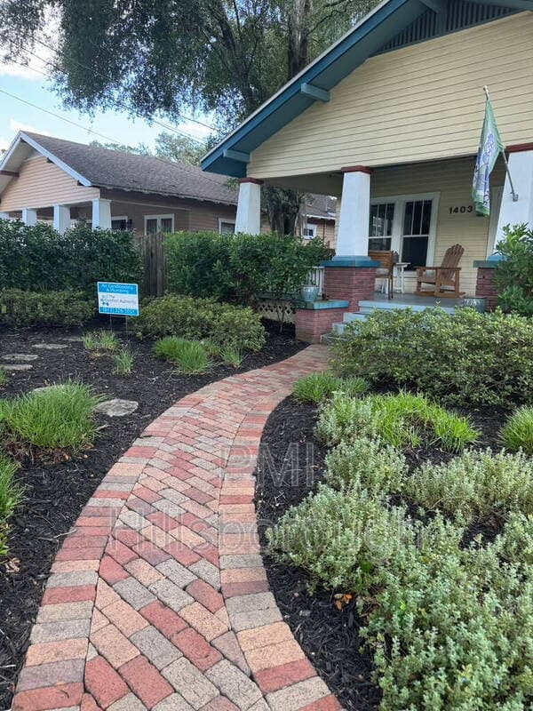 Tampa House: 1403 E Paris St