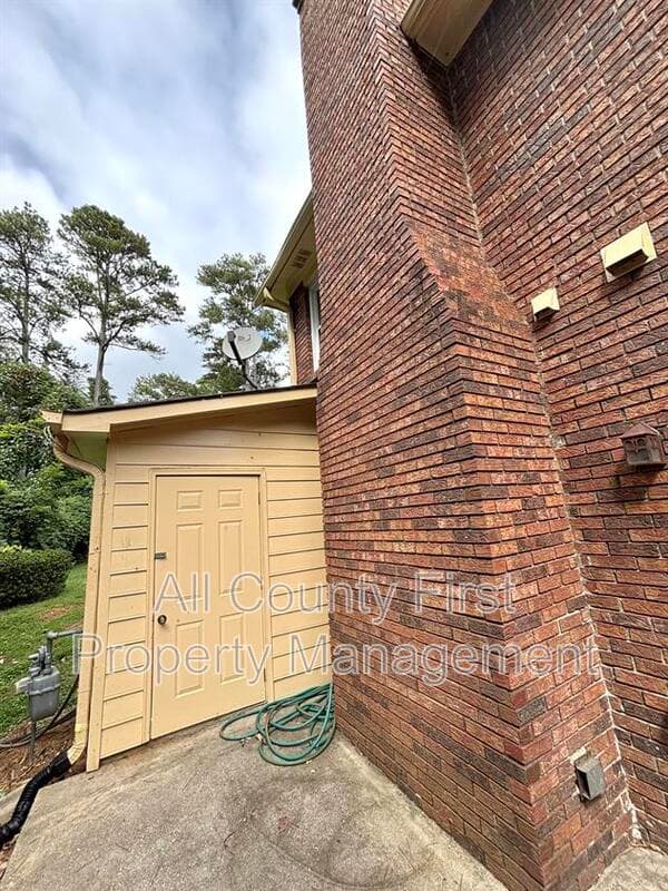 Clarkston House: 3486 Andrew Jackson Drive