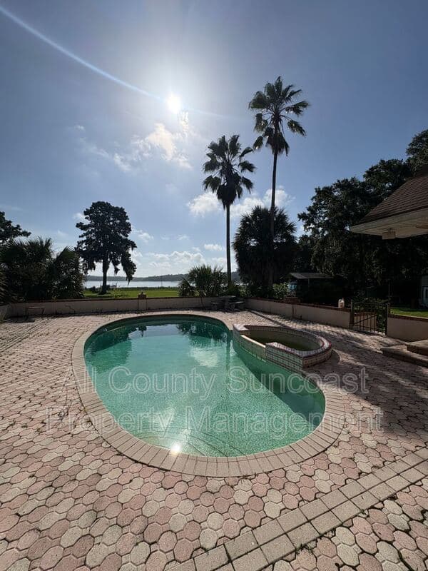 Tallahassee House: 2600 Lucerne Dr