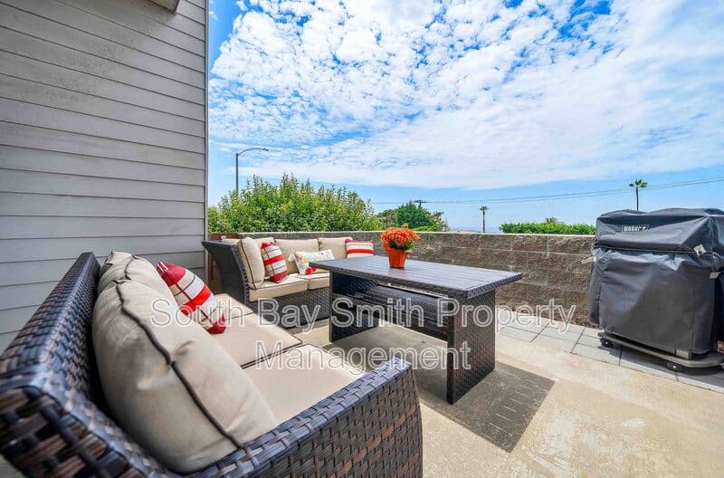 Redondo Beach Condo: 420 Palos Verdes Blvd