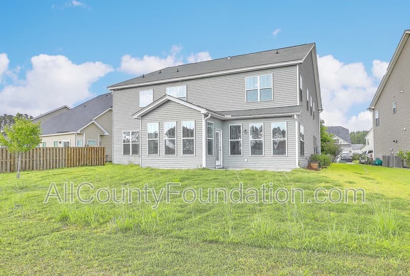 Summerville House: 431 Flat Rock Ln