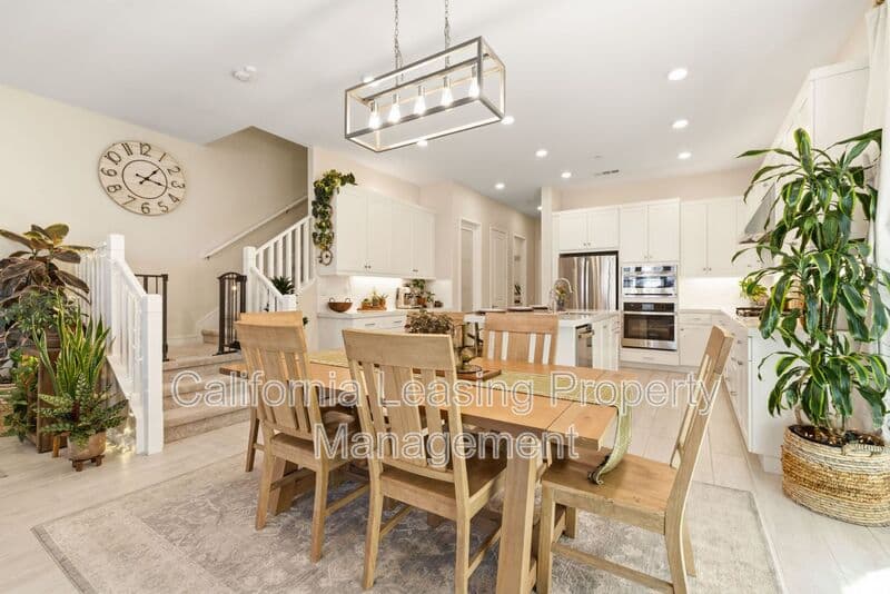 Valencia House: 27233 Red Willow Court