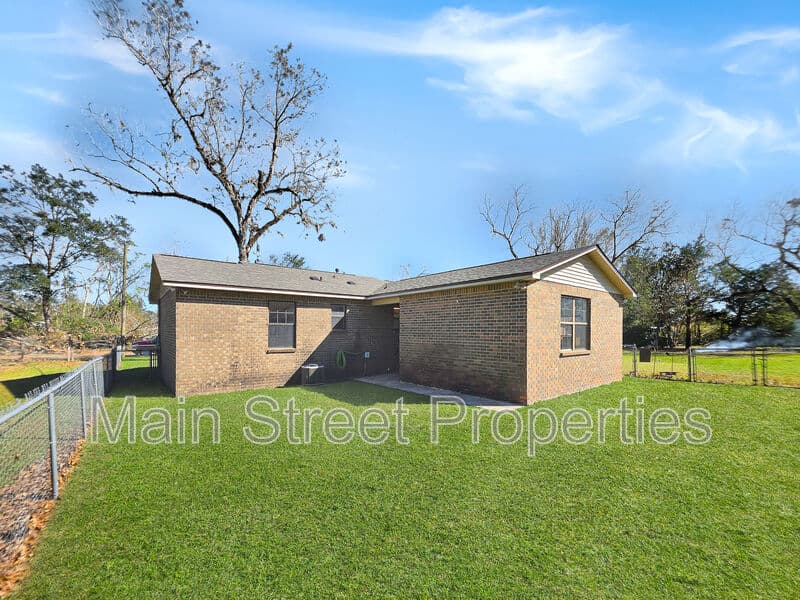Milton House: 5595 Osceola Street