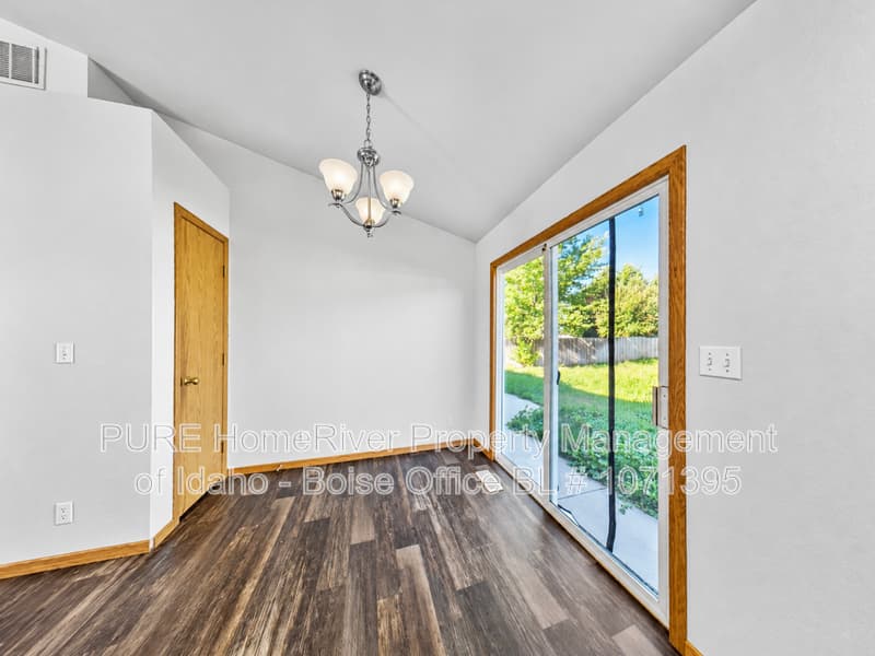 Nampa House: 2520 Muskrat Ave
