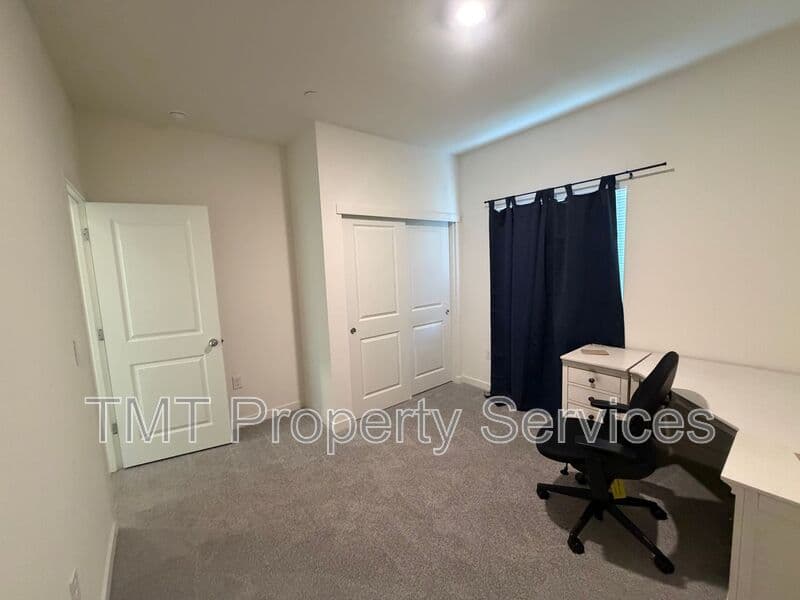 Dixon House: 1705 Orchid Avenue