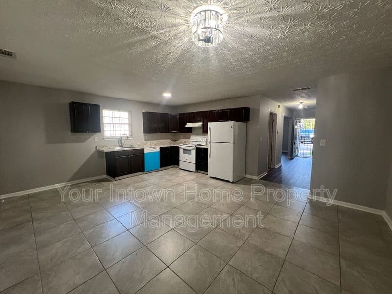 Jonesboro House: 8480 Moultrie Dr.