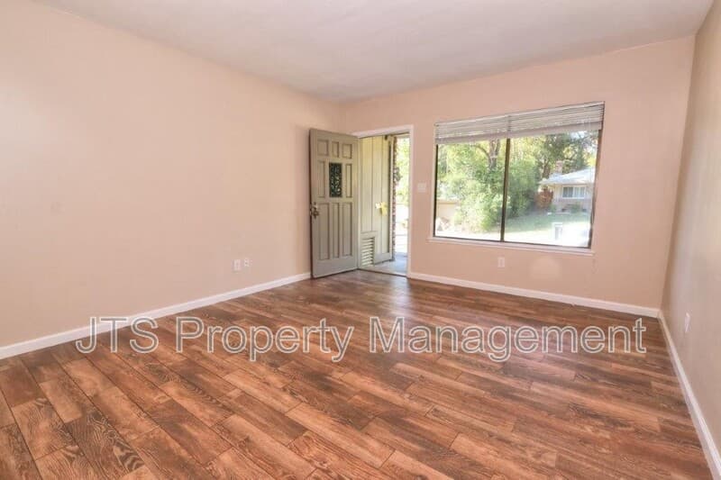 Fair Oaks Condo: 7742 Southcliff Drive