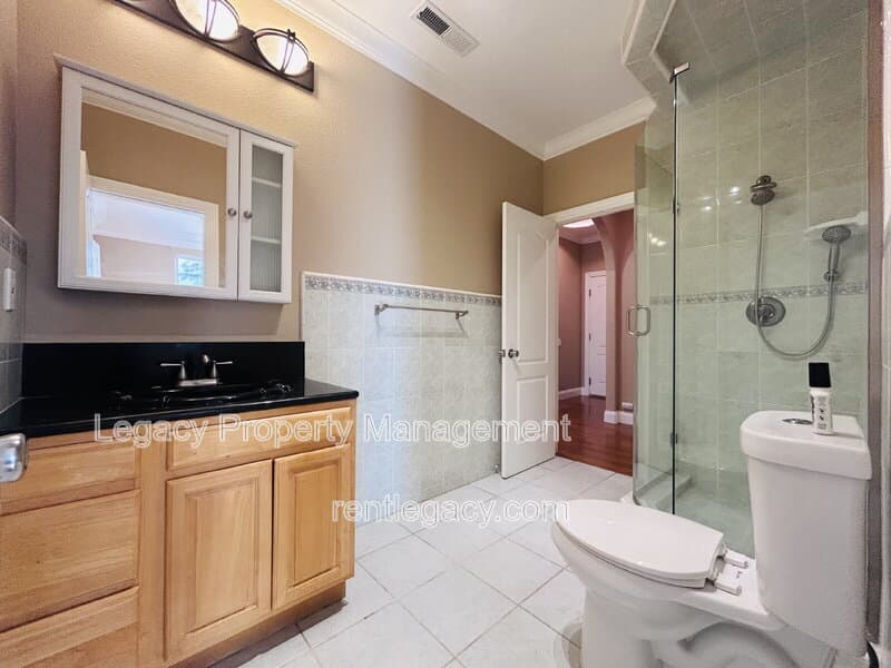Fairfield House: 2136 Fieldcrest Ave