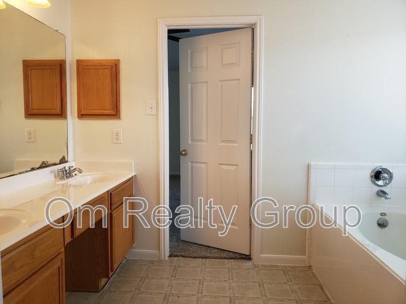 Katy House: 6655 Stonefort Court