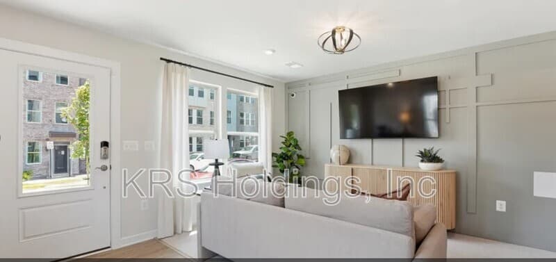 Woodbridge Townhome: 3738 District Dr.