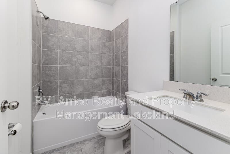 Winter Haven House: 1228 Tyler Lp