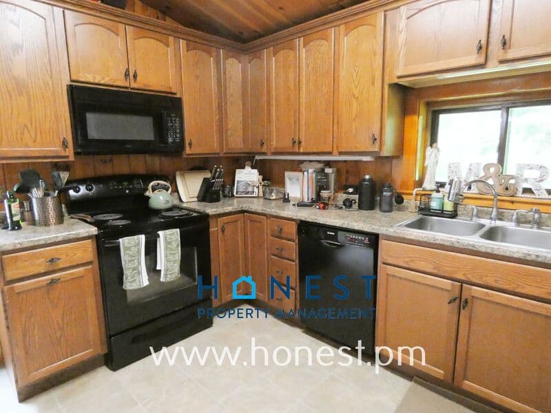 Augusta House: 89 Allenwood Park Road