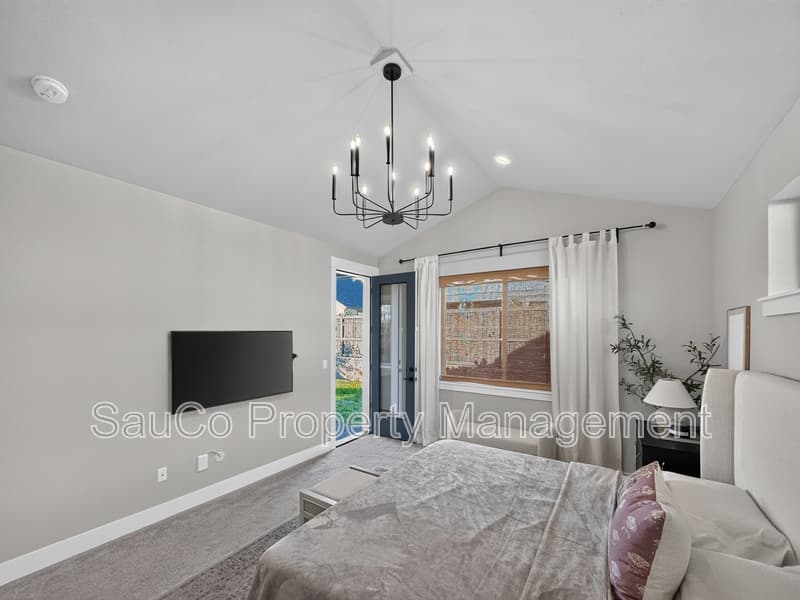 Hillsboro House: 8063 Southeast Reddington Street