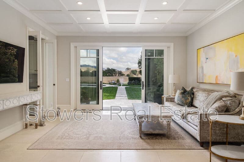 Danville House: 4482 Deer Ridge Rd