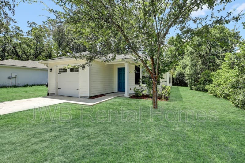 Jacksonville House: 7952 Dekle Ave
