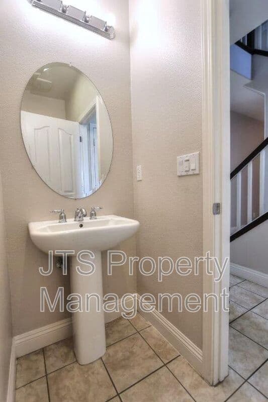 Sacramento House: 5424 Washoe Street
