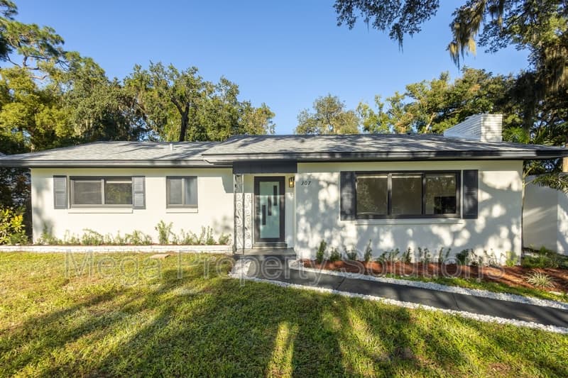 Tampa House: 307 Glen Burnie Avenue