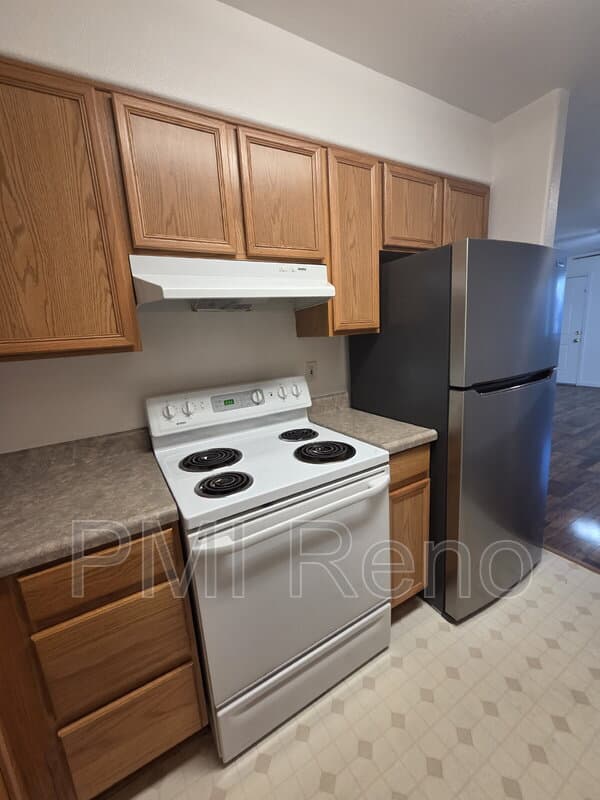Reno Townhome: 421 Holcomb Avenue