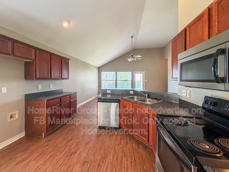 Anna House: 313 Charleston Dr