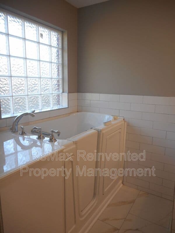 Hephzibah House: 2748 Davis Mill RD