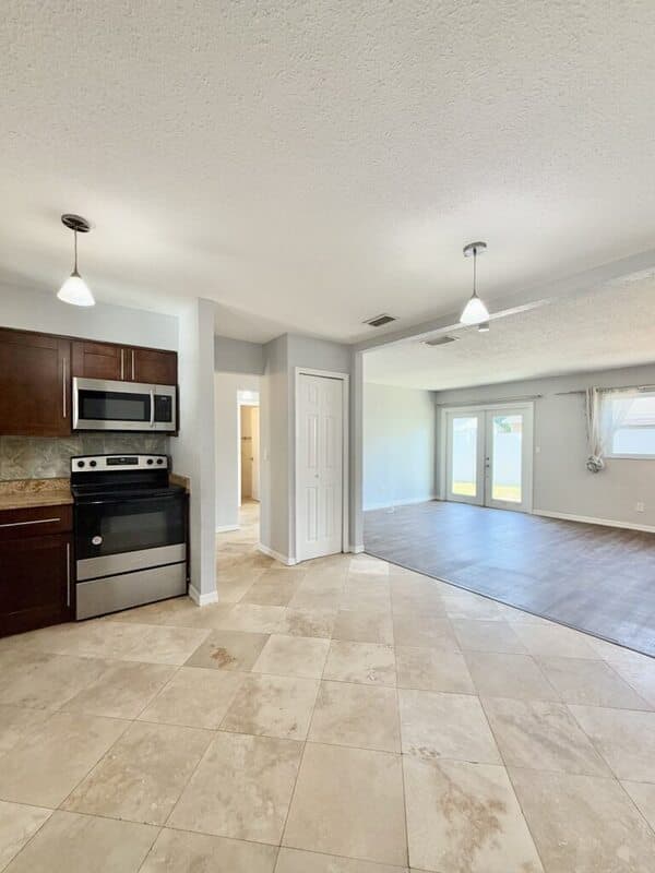 St. Petersburg House: 6943 Buhrley Terrace North
