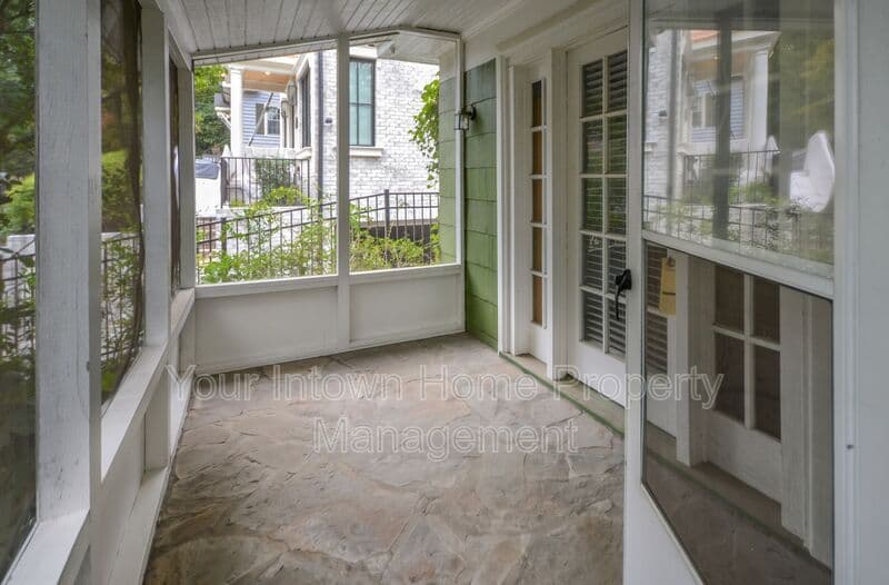 Atlanta House: 619 Cooledge Ave NE