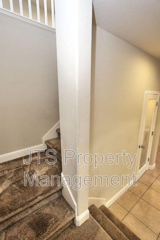 Orangevale House: 9041 Crescenda Lane