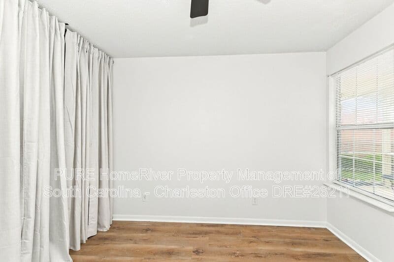 Summerville House: 108 Eaton Way