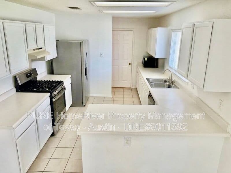 Cedar Park House: 1614 Paper Moon Dr