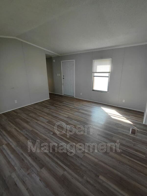 Jackson House: 301 Mantle Ave
