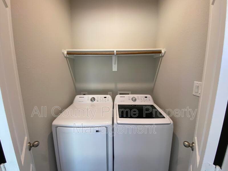 Montgomery House: 15860 Pecan Drive
