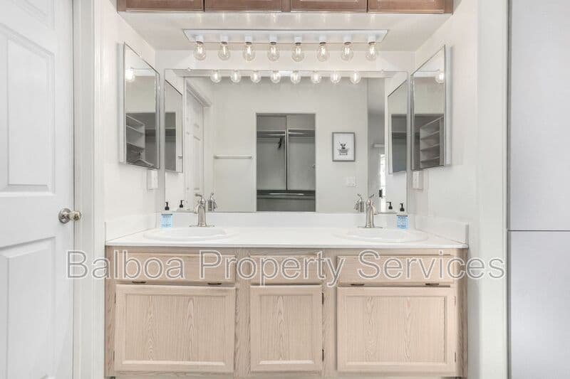 Mesa Condo: 220 N 22nd Pl