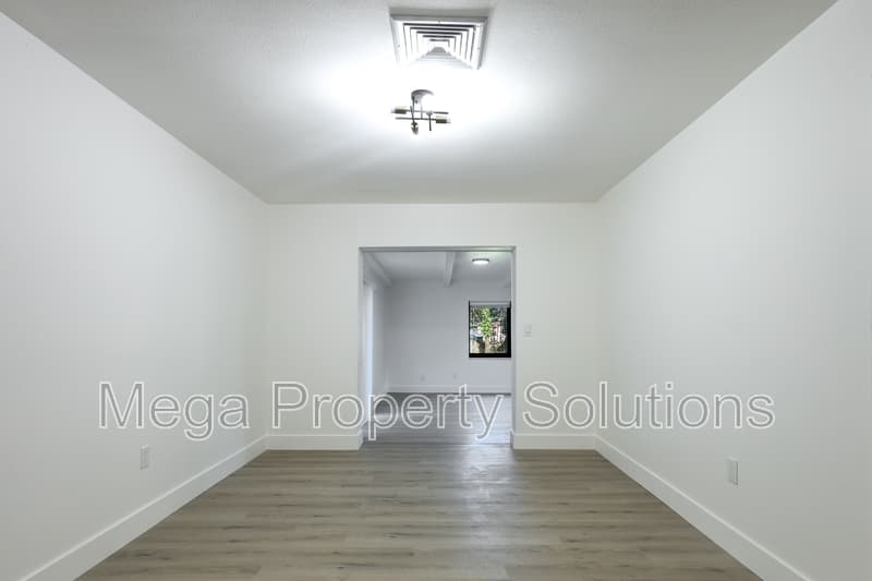 Tampa House: 307 Glen Burnie Avenue