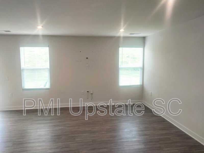 Greenville House: 215 Bending Branch Rd