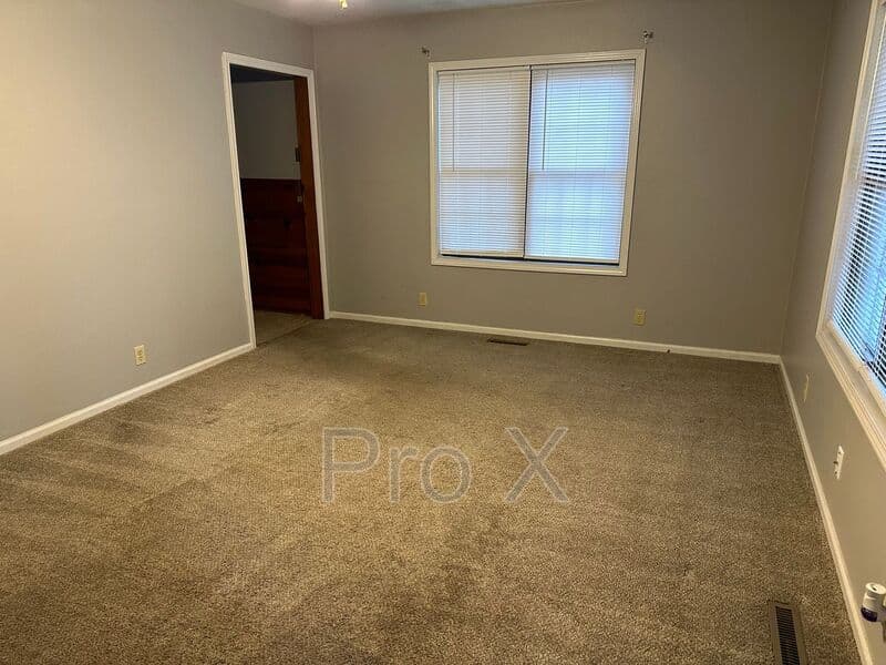 Pittsburg House: 902 N Grand St